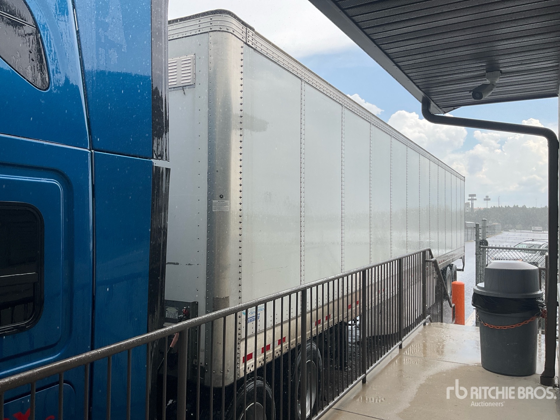 2022 Vanguard VXP53 53 ft T/A Van Trailer