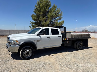 2013 Ram 5500 4x4 Crew Cab Autocarro ribaltabile con pianale fisso