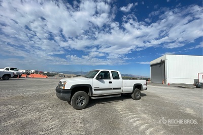 2004 Chevrolet 2500HD 4x4 Extended Cab Pickup