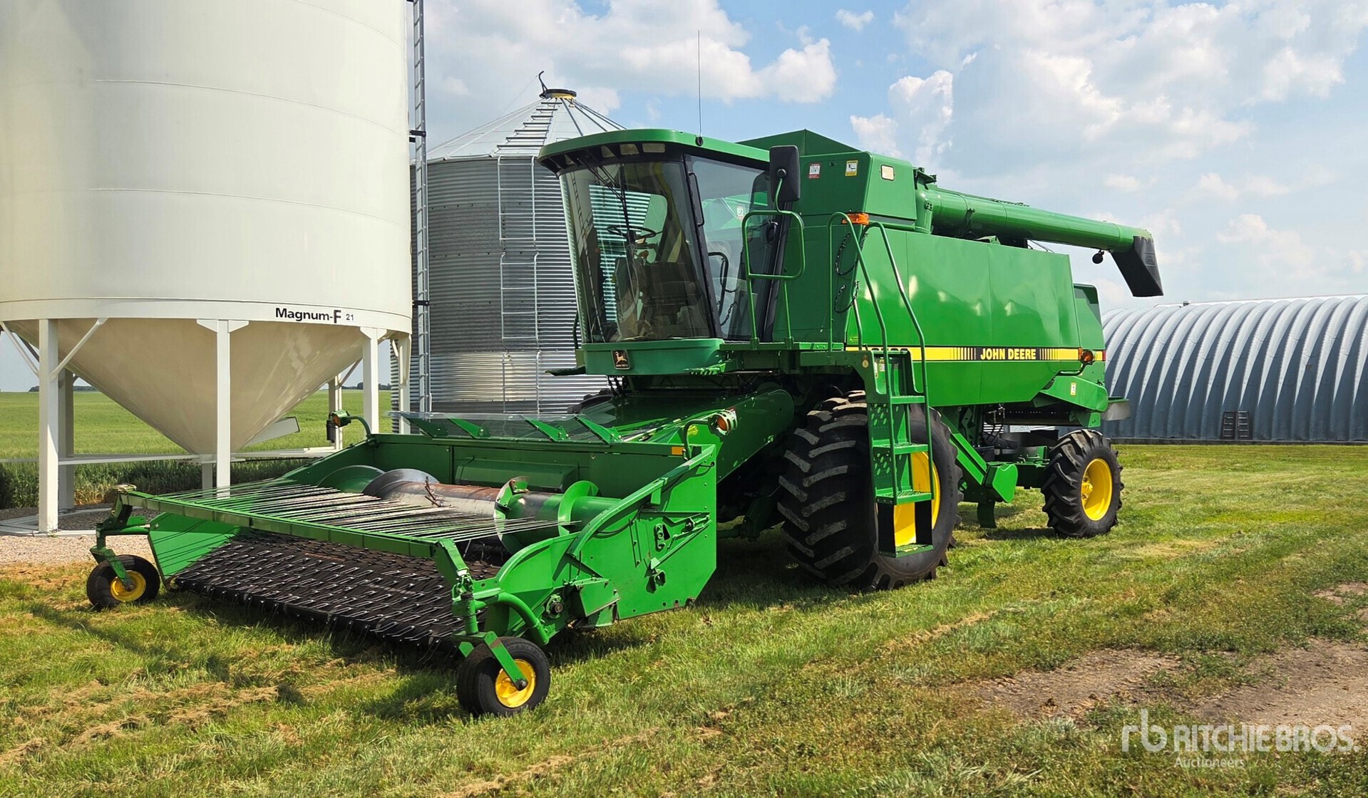 1992 John Deere 9500 Combine Harvester
