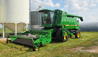 1992 John Deere 9500 Combine Harvester