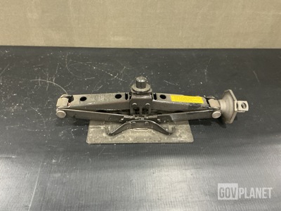 (32) Hand Scissor Jacks