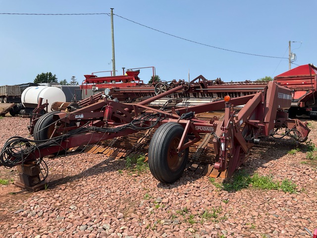 2004 Spudnik 6160 18 ft Potato Windrower