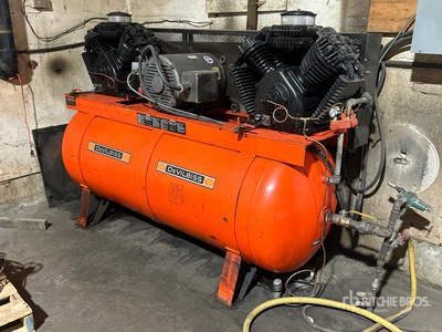 DeVilbiss VAX-5080 Skid-Mounted 240 gal Compresor de aire