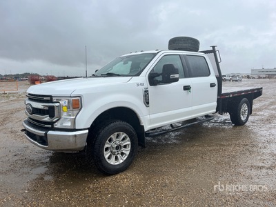 2022 Ford F-350 XLT 4x4 Crew Cab Ciężarówka z płaską platformą