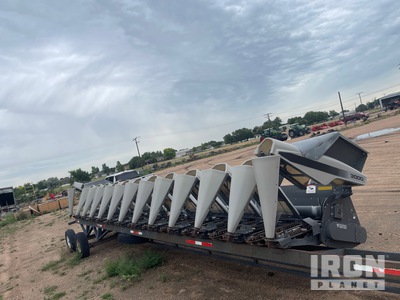 2014 Gleaner 3000-12R 12 Row 26 ft 10 in Corn Combine Header