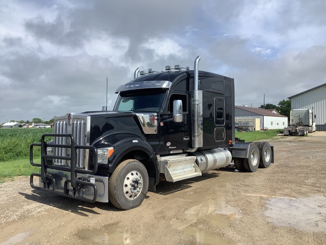 2020 Kenworth W990 6x4 T/A Sleeper Truck Tractor 2020 Kenworth W990 6x4 T/A Sleeper Truck Tractor