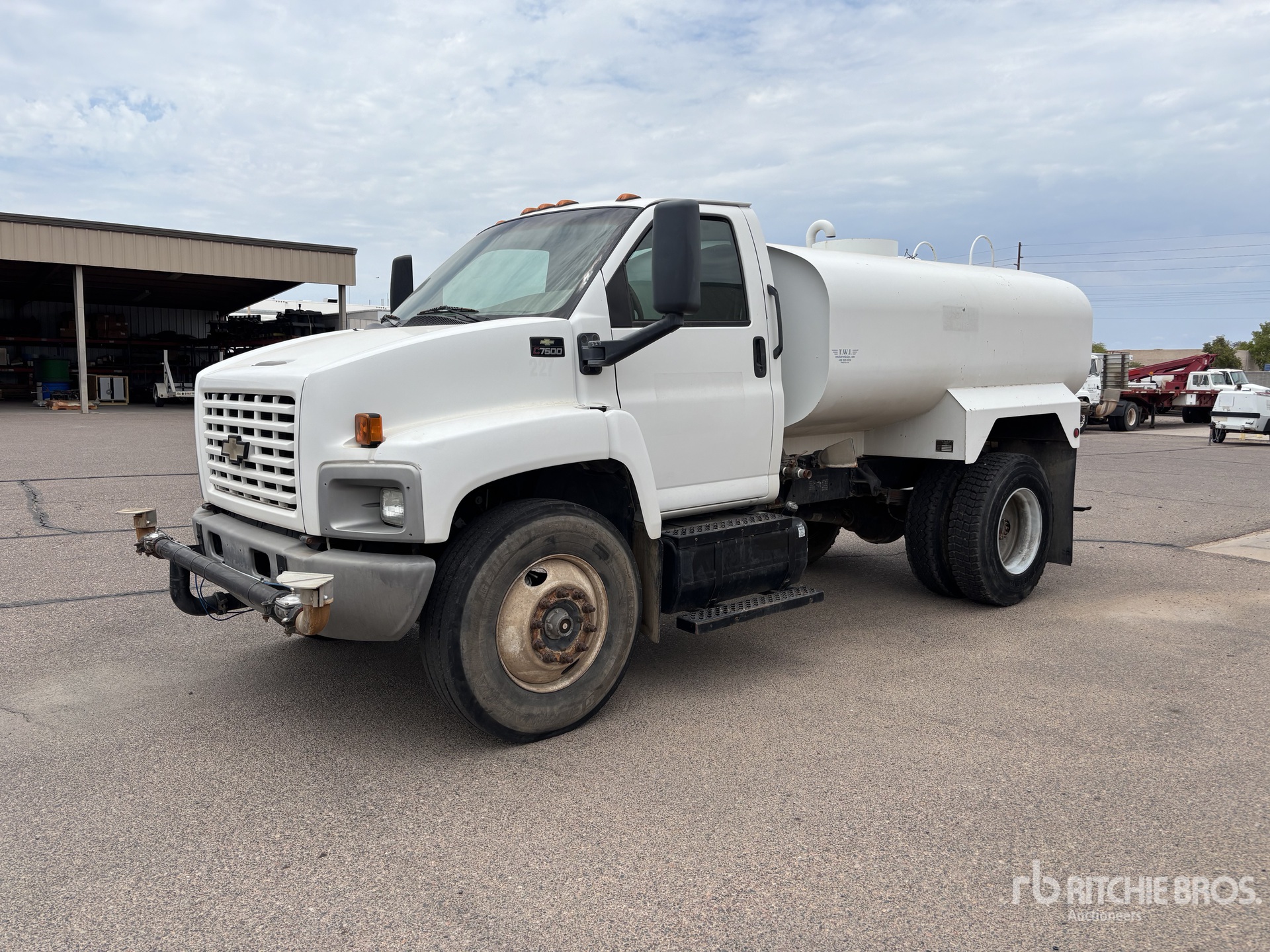 2007 Chevrolet C7500 2000 gal 4x2 Water Truck