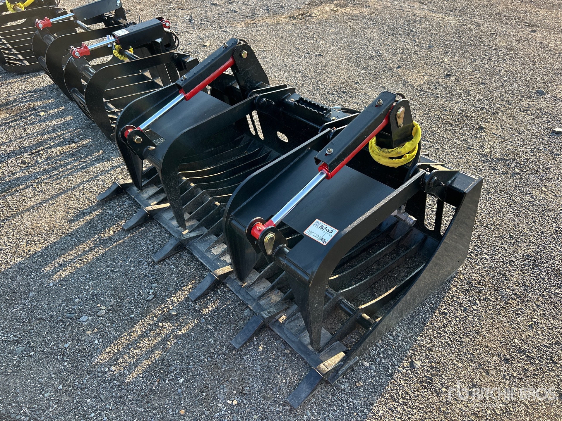 Mid-State E Series 68 in Root Skid Steer Grapple