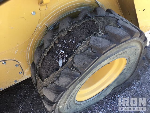 MINI CARGADOR SOBRE RUEDAS 2023 CATERPILLAR 242D3