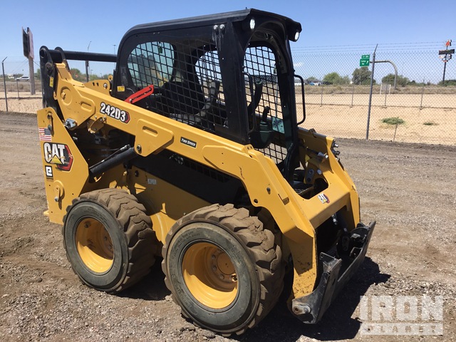 MINI CARGADOR SOBRE RUEDAS 2023 CATERPILLAR 242D3