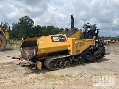 2020 Cat AP1055F Track Asphaltfertiger