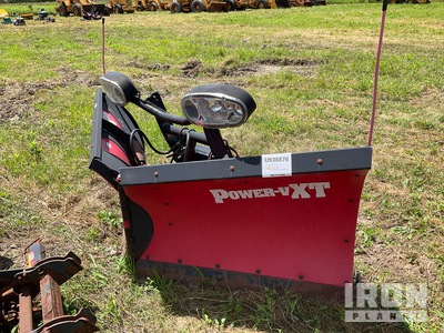2012 Boss 8'2" Poly-V XT 8 ft 2 in Power-V Chasse-neige - Fits Truck