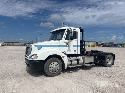 2007 Freightliner Columbia 120 4x2 Winch Truck