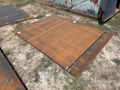 Quantity of (2) 2025 Kit Containers     6 ft 1 in x 8 ft 3 in (.75 in Thick) Road Placche in metallo (Unused)