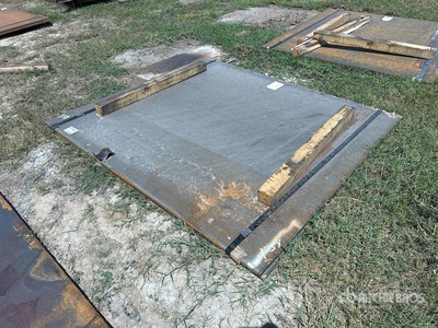 Quantity of (2) 2025 Kit Containers     6 ft x 6 ft 11 in (1 in Thick) Road Placche in metallo (Unused)