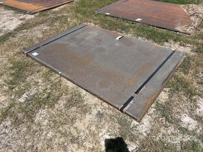 Quantity of (2) 2025 Kit Containers     5 ft 9 in x 7 ft 5 in (1 in Thick) Road Placche in metallo (Unused)
