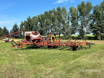1981 Morris CP731 35 ft Cultivator