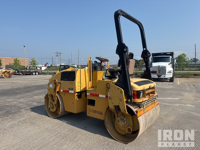 COMPACTADOR 2010 CATERPILLAR CB34