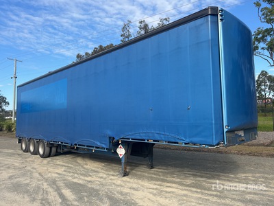 2016 MaxiTrans 13.3 m Tri/A Step Deck Curtain Side Trailer