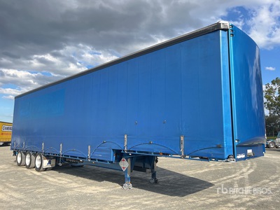 2018 MaxiTrans 13.3 m Tri/A Step Deck Curtain Side Trailer