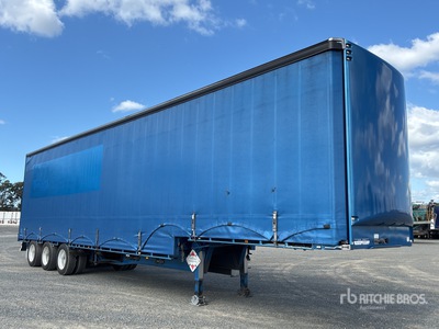 2018 MaxiTrans 13.3 m Tri/A Step Deck Curtain Side Trailer