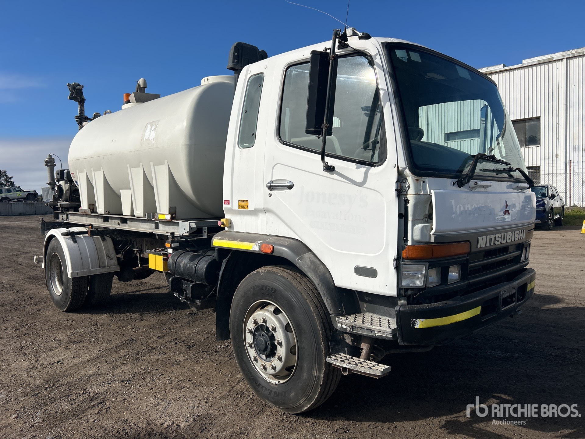 1997 Mitsubishi FM 600 4x2 Water Truck