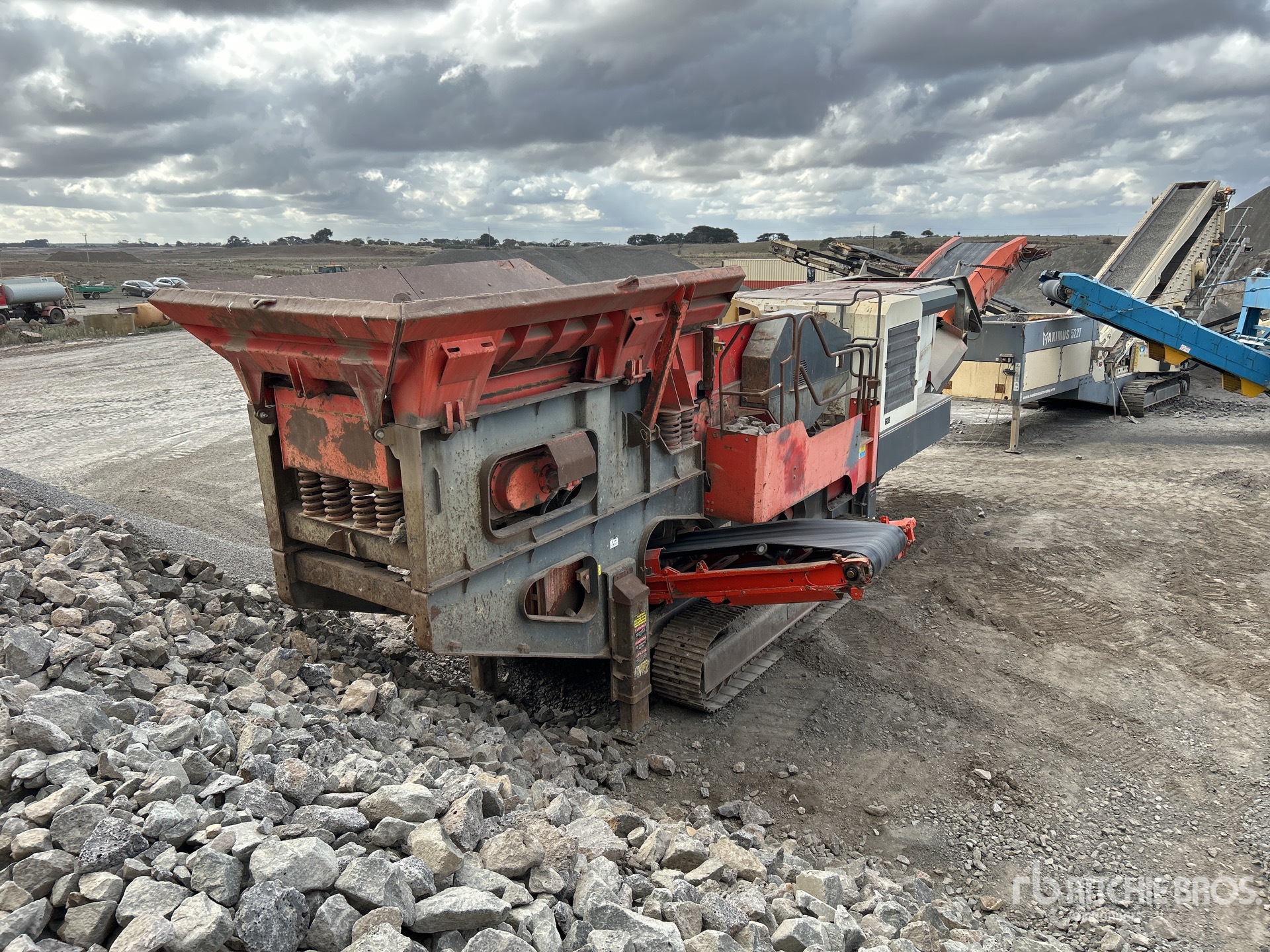 2011 Sandvik QJ340 Tracked Jaw Crushing Plant