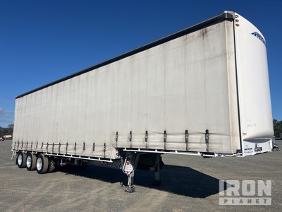 2022 MaxiTrans 13.3 m Tri/A Step Deck Curtain Side Trailer