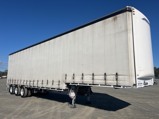 2022 MaxiTrans 13.3 m Tri/A Step Deck Tautliner Trailer