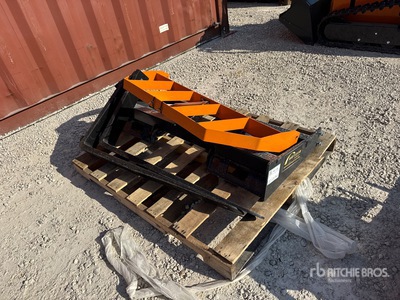 2025 ARTEER PF-42L 42 in Skid Steer Forks (Unused)