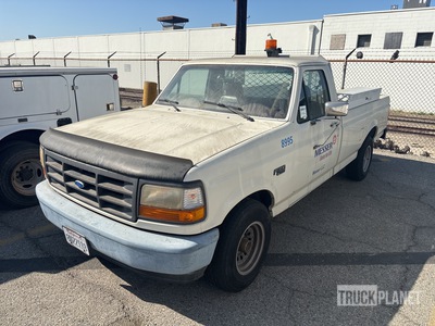 1995 Ford F-150 XL 4x2 Pickup