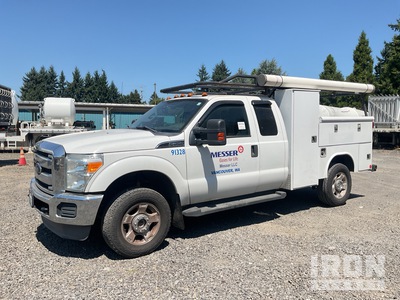 2012 Ford F-350 XLT 4x4 Extended Cab Utility Truck