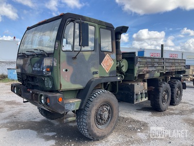 1999 Stewart & Stevenson M1083A1 MTV 6x6 Cargo Truck