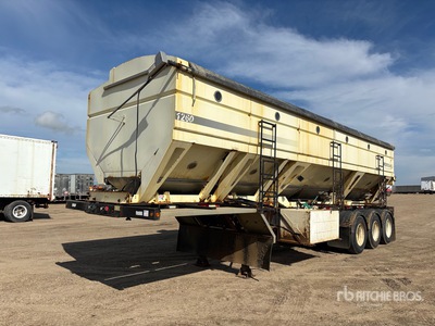 2015 Meridian Seed Express 1260 32 ft Tri/A Belly Dump Tender Trailer