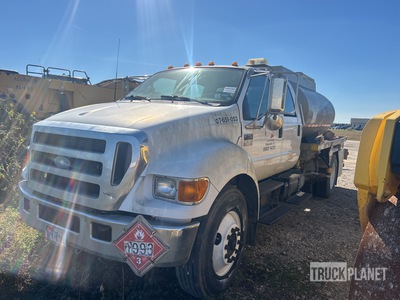 2004 Ford F-750 4x2 Crew Cab Water / Fuel Truck