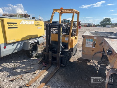 2006 (unverified) Hyster H35FT 3000 lb Pneumatic Tire Forklift