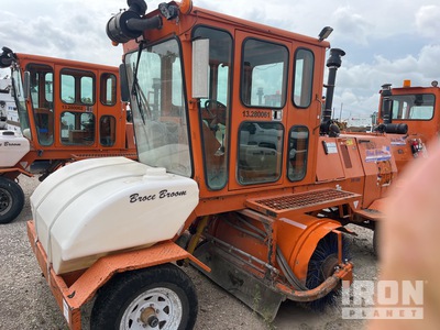 2017 Broce CR350 Self-Propelled Broom