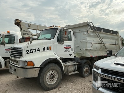 2005 Sterling LT9500 12x4 T/A Camión dumper (Inoperable)