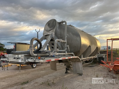 2006 Trail King APB1033 1000 gal T/A Pneumatic Bulk Trailer