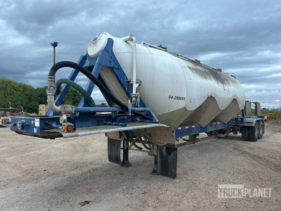1993 J & J Trailer (Unknown) 1000 gal T/A Pneumatischer Schüttgutanhänger