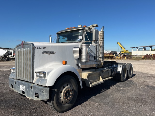 2015 Kenworth W900L 6x4 T/A Day Cab Truck Tractor 2015 Kenworth W900L 6x4 T/A Day Cab Truck Tractor