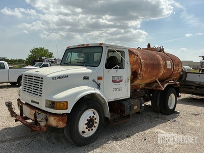 1999 International 4300 2000 gal 4x2 Water Truck (Inoperable)