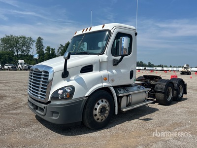 2016 Freightliner Cascadia 113 6x4 T/A Day Cab Truck Tractor