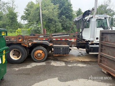 2007 Mack CV713 Camión rodante