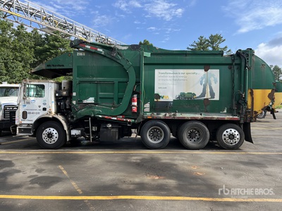 2011 Mack MRU613 Camión recolector de residuos