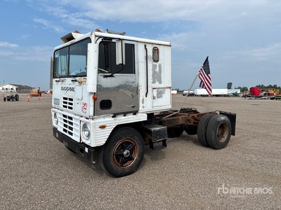 1968 Dodge LN1000 4x2 كابوفر بسقف واحد مع مكيف نوم