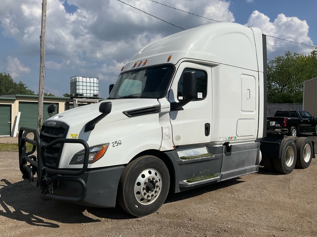 2018 Freightliner Cascadia 126 6x4 T/A Sleeper Truck Tractor