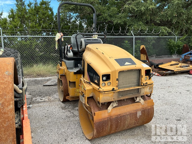 COMPACTADOR 2015 CATERPILLAR CB24B