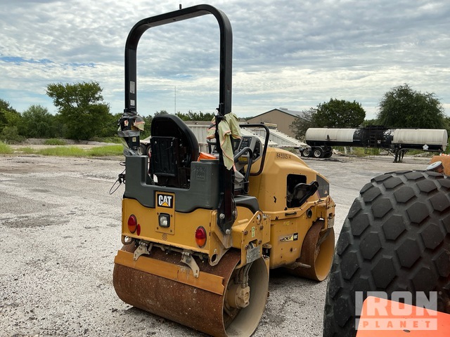 COMPACTADOR 2015 CATERPILLAR CB24B